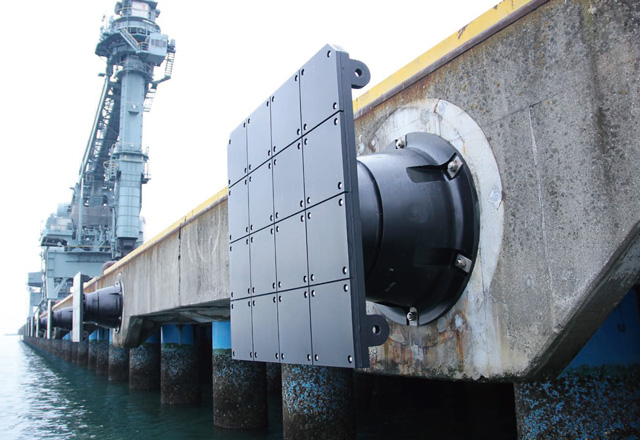 受衝板付超高性能防舷材 SPC型 | シバタ工業株式会社 | SHIBATA